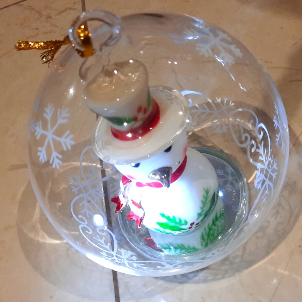 AUTHENTIC GENUINE "SORELLE" CHRISTMAS 🔮 GLOBE SNOWMAN ORNAMENT ⛄️ LIGHTS UP